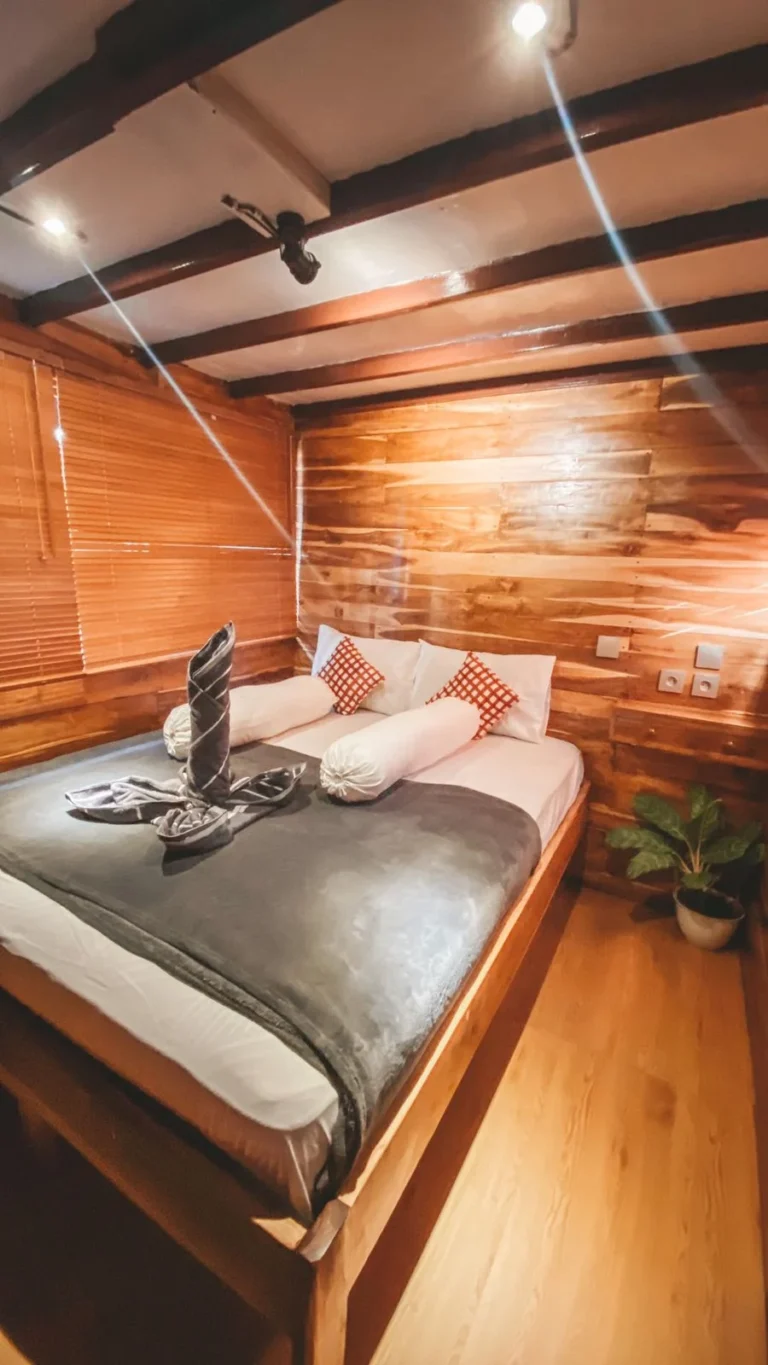 Flounder Room cabin aboard Papiton Duwa