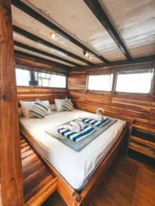 Arafuru Room cabin aboard Papiton Lopi