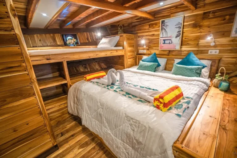 Pinta lower-deck Junior Suite
