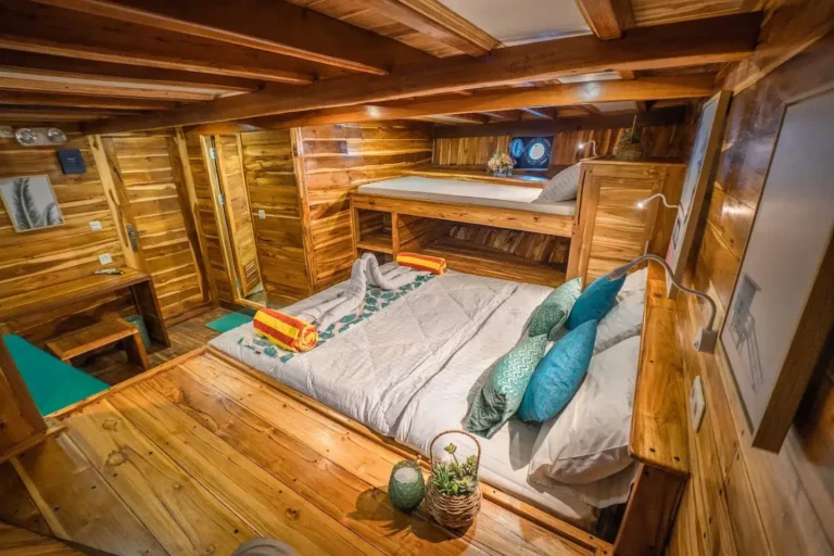 Pinta lower-deck Junior Suite second view