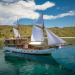 Pinta phinisi liveaboard exterior