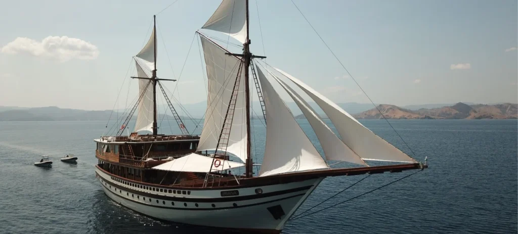 Prana by Atzaro phinisi liveaboard exterior 4