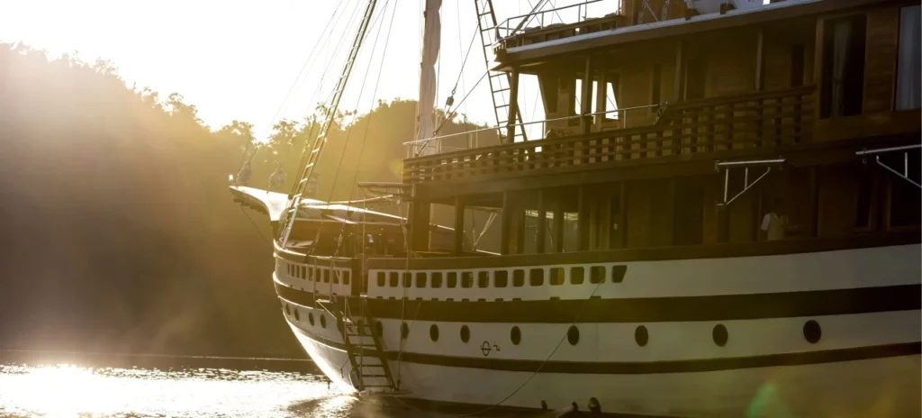 Prana by Atzaro phinisi liveaboard exterior 6