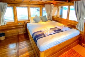 Main-deck Deluxe Cabin aboard Revfiero phinisi