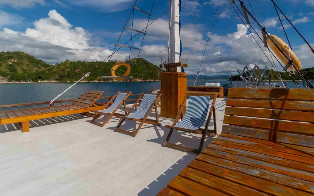Sundeck aboard Revfiero phinisi