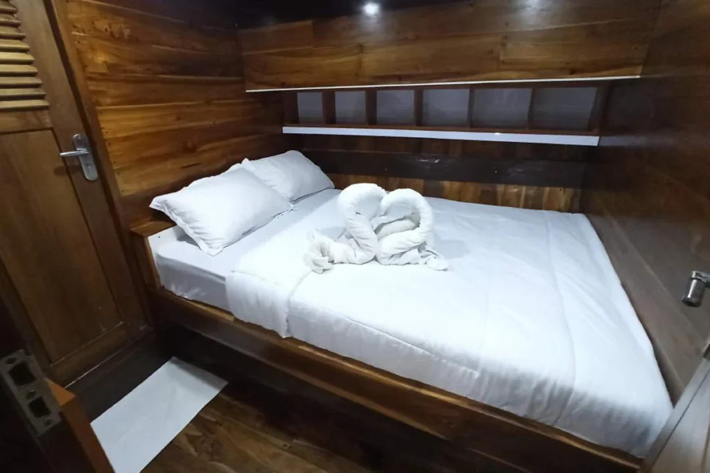 Superior cabin aboard Riley phinisi