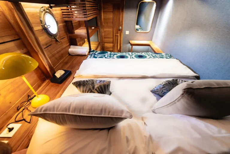 Sulawesi and Rote lower-deck double cabin aboard Samara 2