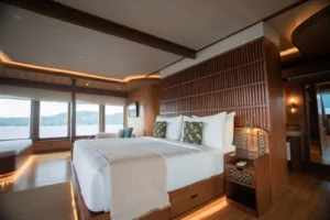 Presidential Suite Whale aboard Sanctuary phinisi, king bed with ocean outlook