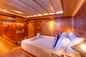 Sanctuary Junior Suite Clownfish and Jellyfish bedroom