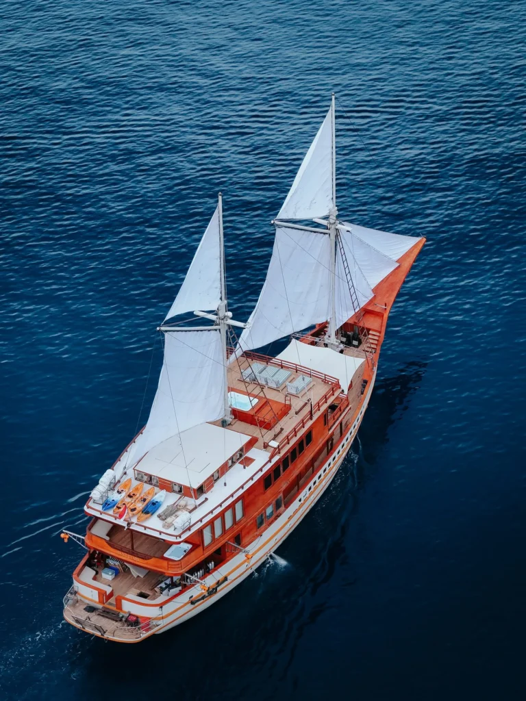 Sanctuary luxury phinisi yacht sailing in Indonesia