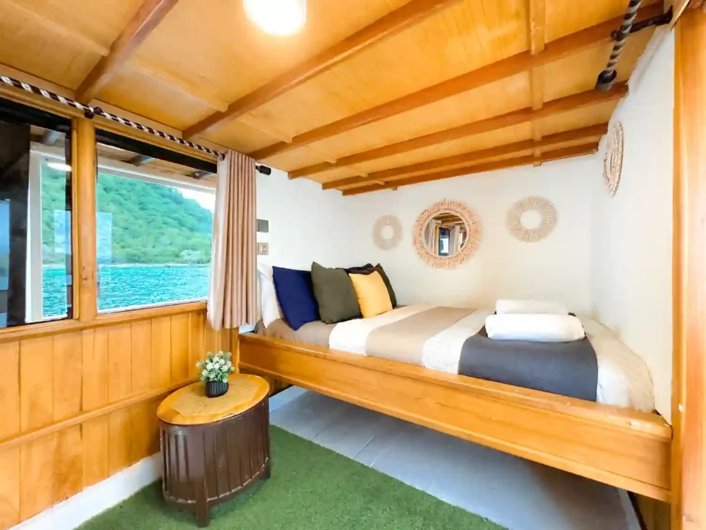 Master Cabin aboard Santemako phinisi