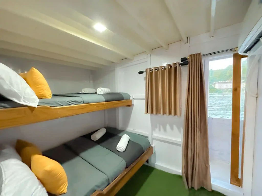 Superior Cabin aboard Santemako phinisi
