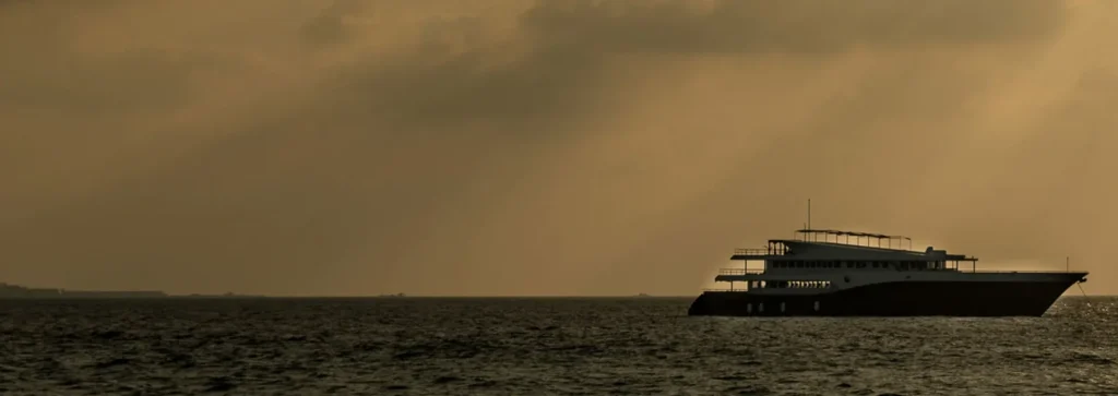 Scubaspa Zen phinisi at anchor at dusk