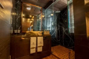 Black marble ensuite bathroom of the Owner Manta Suite aboard Scubaspa Zen