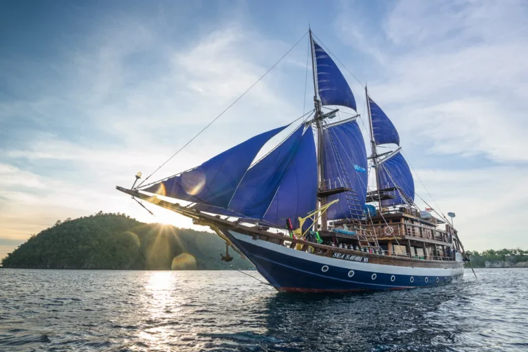 Sea Safari 6 phinisi under sail in Indonesia