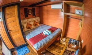 Main deck double cabin aboard Sea Safari 8