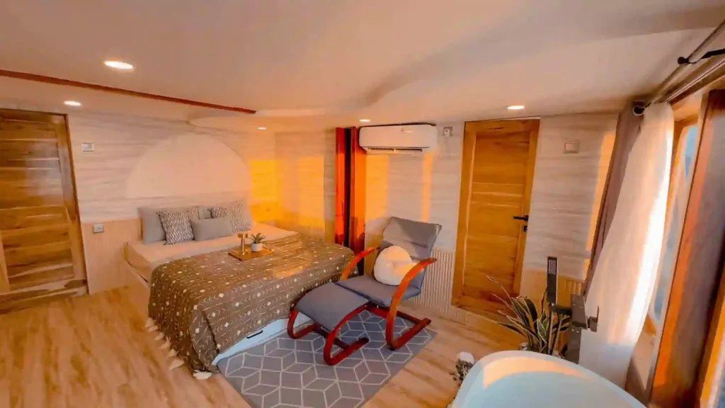Mars cabin on Semesta Voyages, the VIP ocean suite with a private bathtub