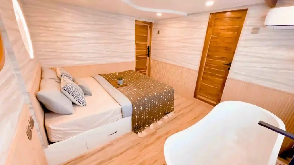 Sun cabin on Semesta Voyages, the master ocean suite with a private bathtub