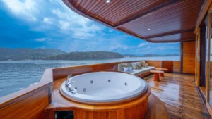 Private jacuzzi on the Seven Angel master-cabin balcony