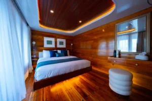 Upper-deck double cabin aboard Seven Angel with a mini balcony and ensuite bathroom