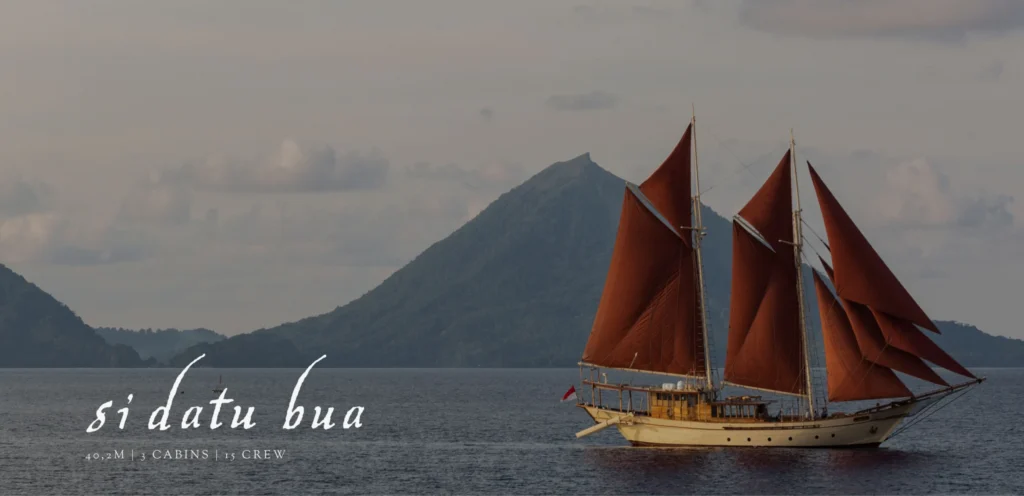Exterior profile of the 40m phinisi Si Datu Bua at anchor