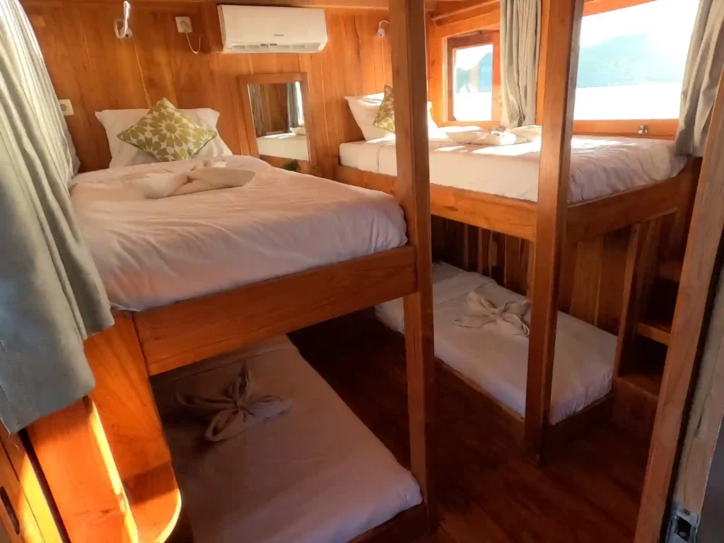 Sharing Cabin aboard Singkolo phinisi
