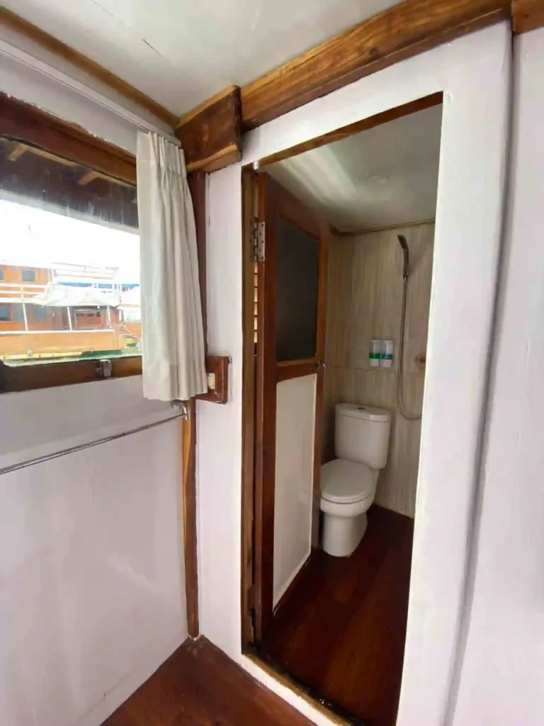 Private Cabin 3 aboard SIP 1 phinisi