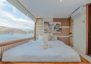 Master Cabin aboard Sora phinisi with double bed and private ensuite
