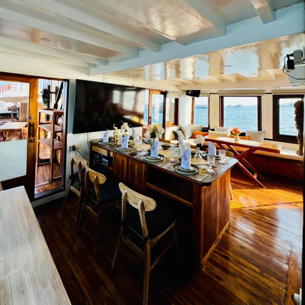 Sukha sail 1 interior dining 03 aboard Sukha Sail 1 phinisi