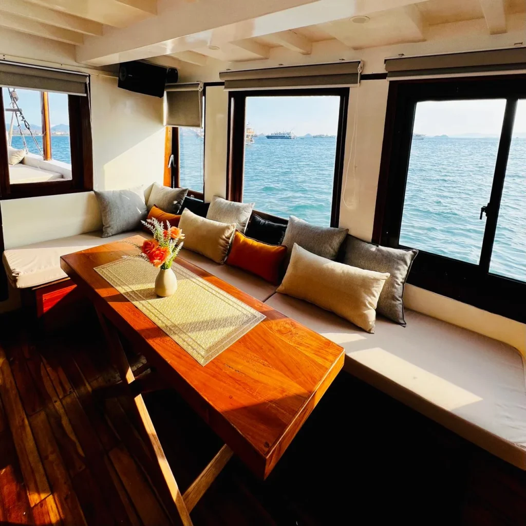 Sukha sail 1 interior social 03 aboard Sukha Sail 1 phinisi