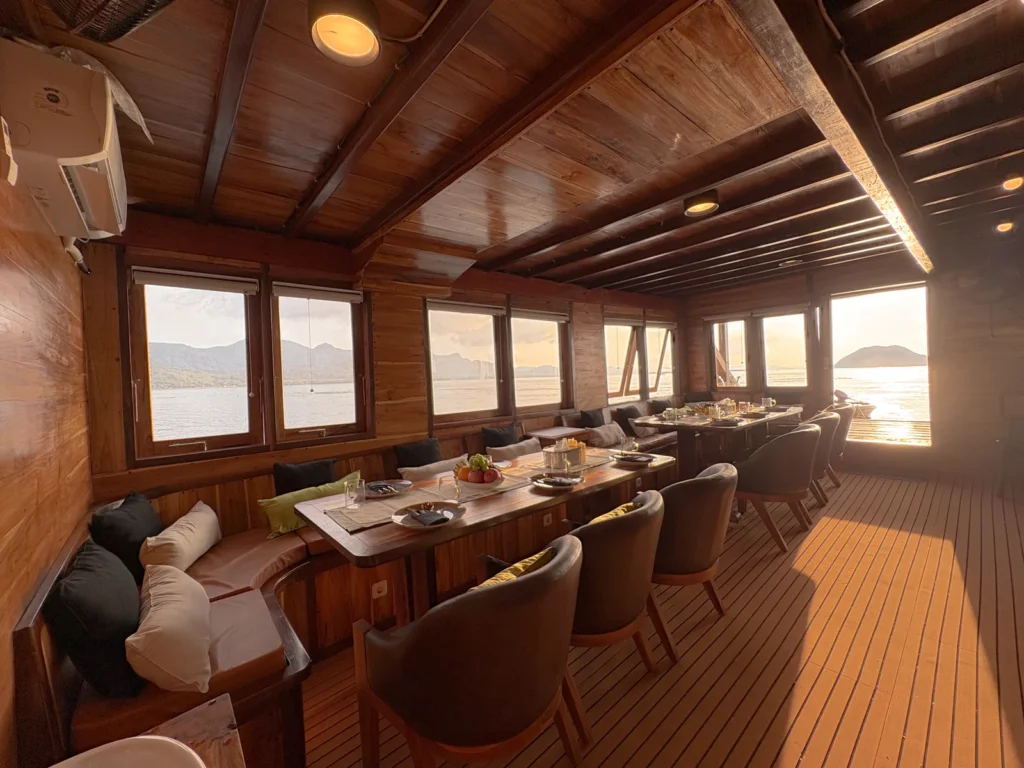 Sundari dining open kitchen aboard Sundari Voyages phinisi