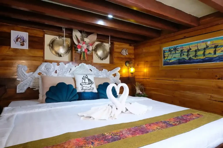Interior of the Wisnu Master Cabin aboard Supraba phinisi
