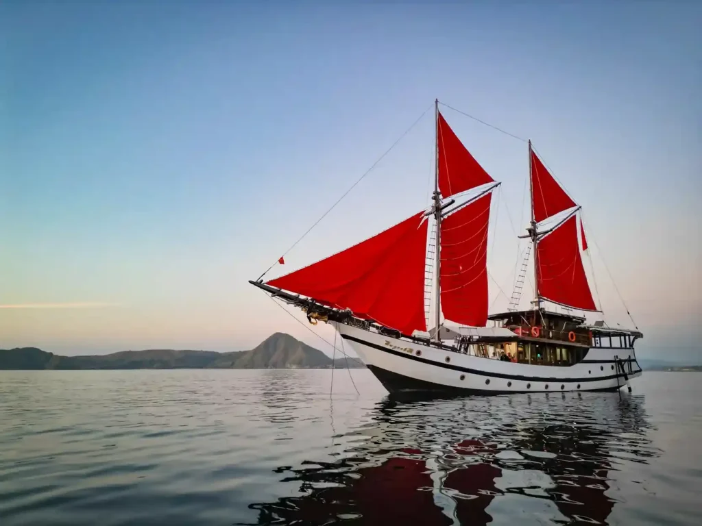 Supraba liveaboard sailing through eastern Indonesian waters
