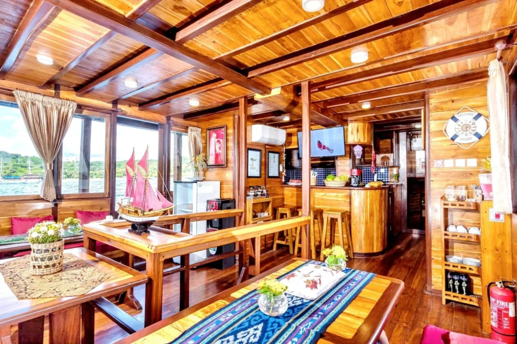 Air-conditioned indoor lounge and dining area aboard Supraba phinisi