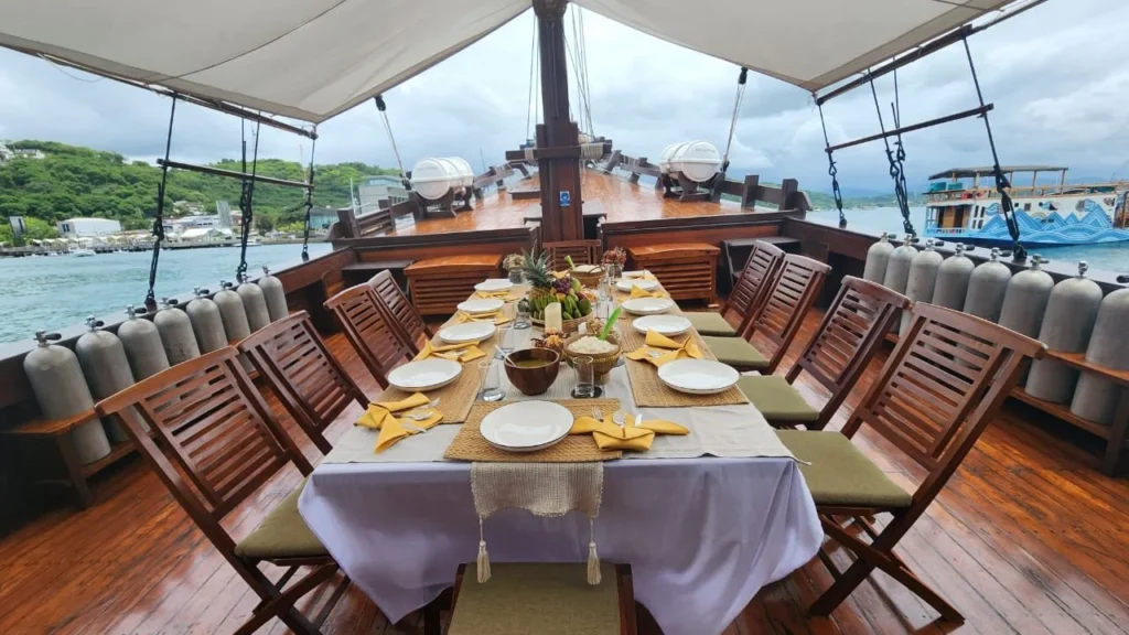 Outdoor dining and stern terrace aboard Supraba phinisi