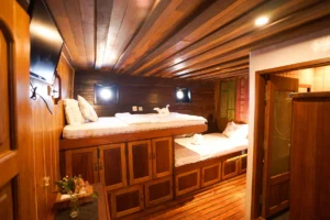 Interior of a twin suite aboard Tambora