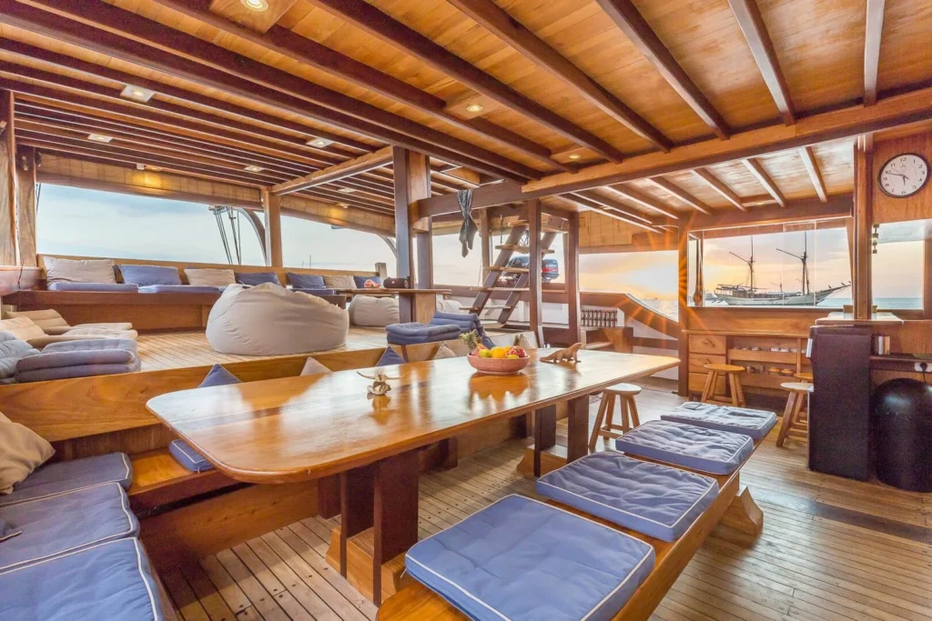 Dining lounge aboard Teman liveaboard