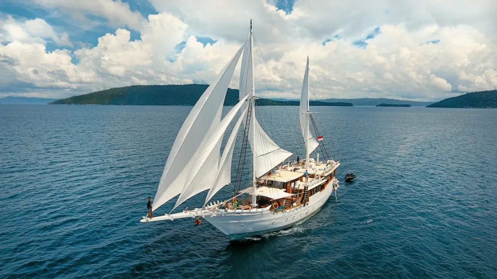 Teman phinisi sailing in Indonesia