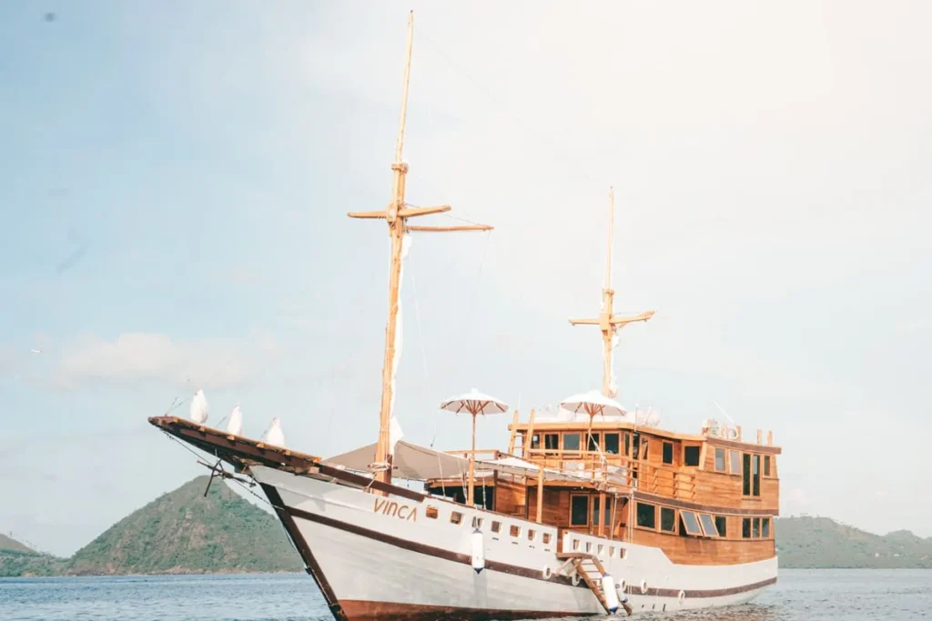 Side profile of Vinca Voyages showing the 31-metre ironwood and teak hull