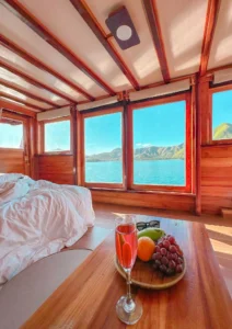 Japanese Room cabin with sea view aboard Vinca Voyages