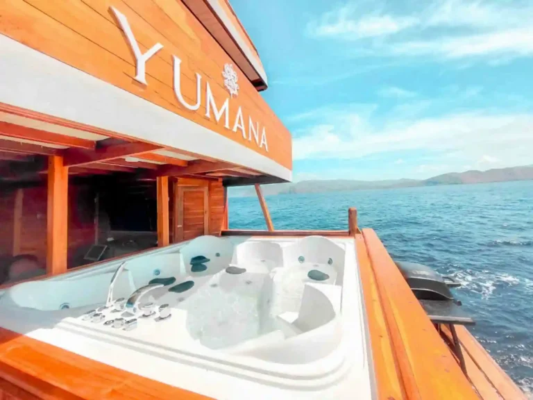 Deck jacuzzi below the Yumana name sign with sea view