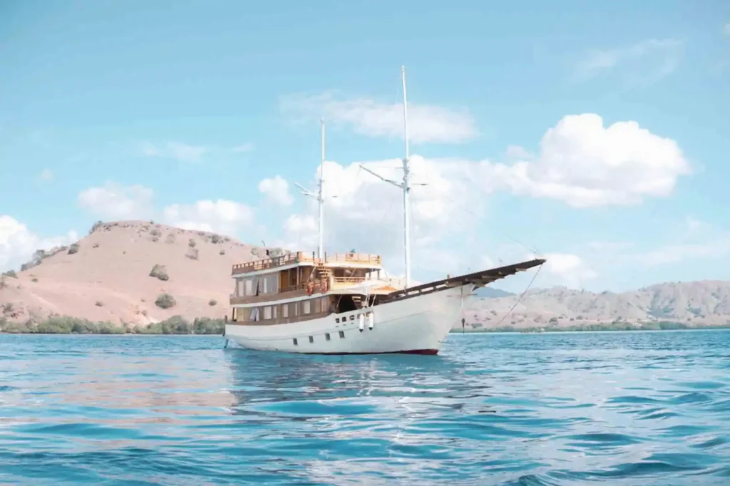 Side profile of Yumana showing the 32-metre hull and two masts