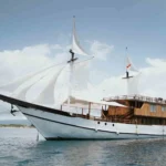 Zada Nara, a 30.45-metre phinisi, sailing in Komodo National Park