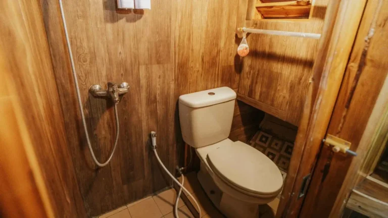 Private bathroom in a Zada Nara deluxe cabin