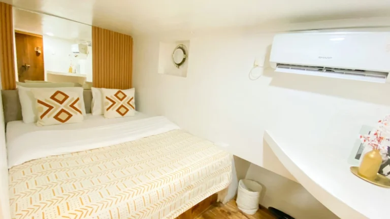 Deluxe cabin aboard Zada Nara