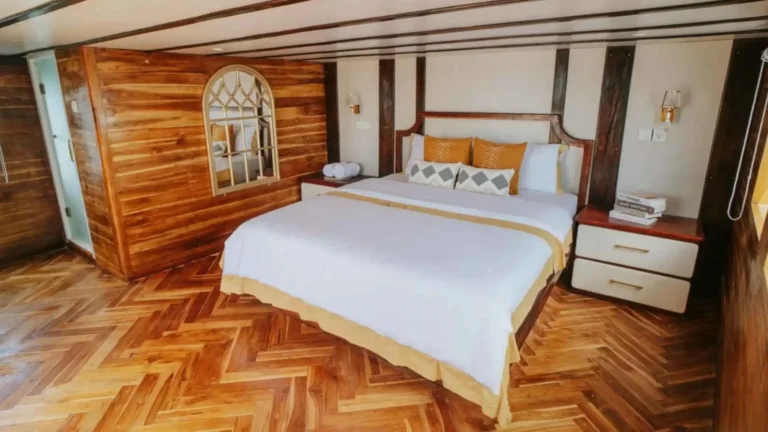 Master cabin aboard Zada Nara