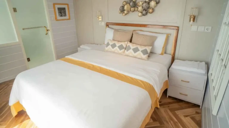 Suite cabin aboard Zada Nara
