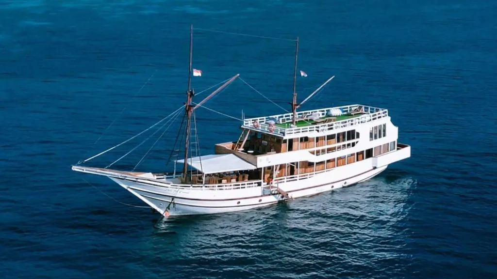 Aerial view of Zada Ulla phinisi underway near Komodo National Park