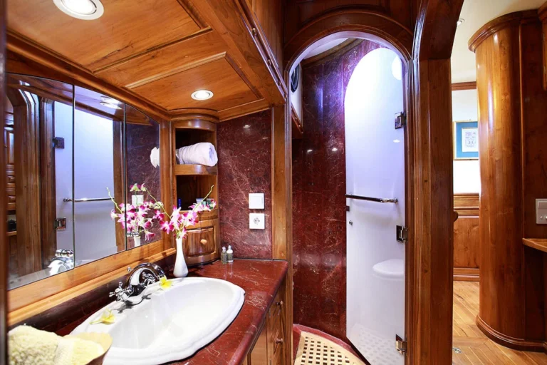 Ensuite bathroom in the Adelaar Master Suite