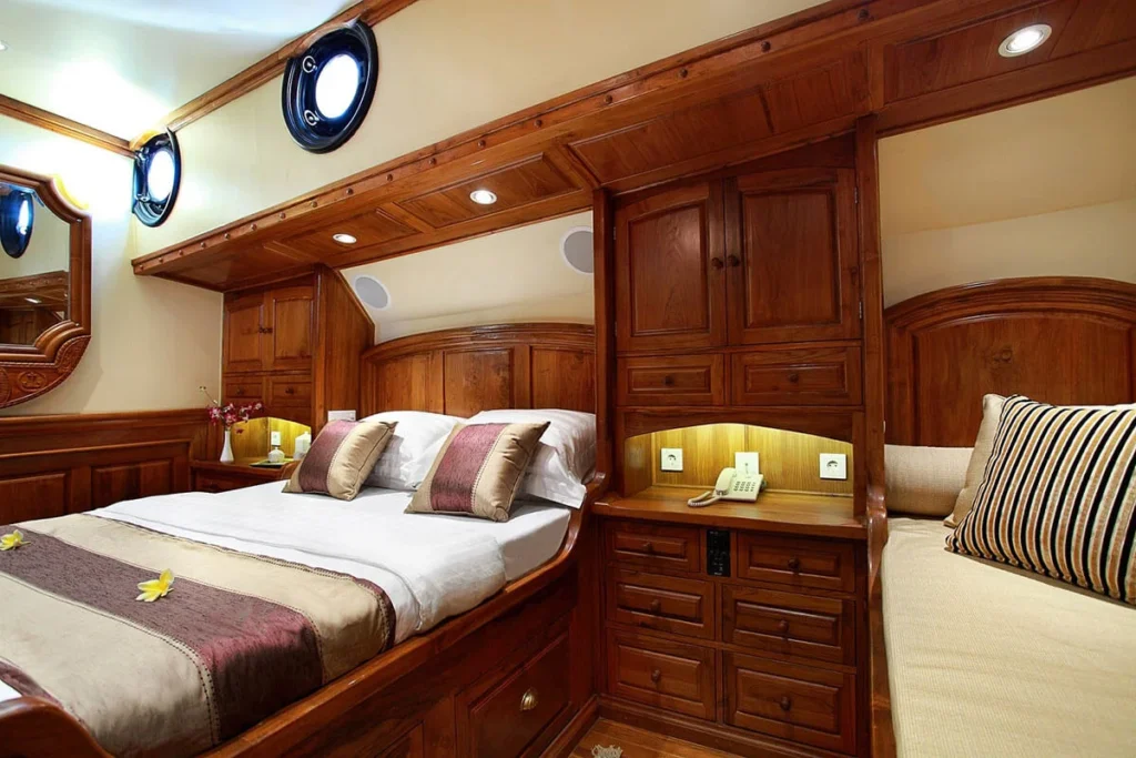 Double bed inside the Adelaar Master Suite